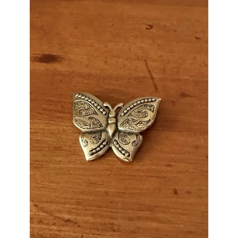 Vintage Butterfly Brooch Gold Tone Etched Wings Nature Pin Signed NEWPRO